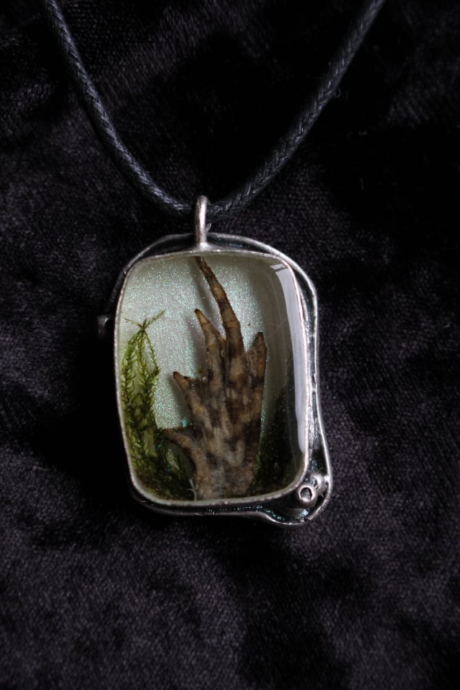 dead good frog paw necklace reduced due to scratch Image 2