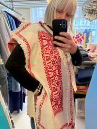 Image 15 of Daisy shirt, red (one size)