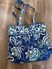  Vera Bradley tote bag