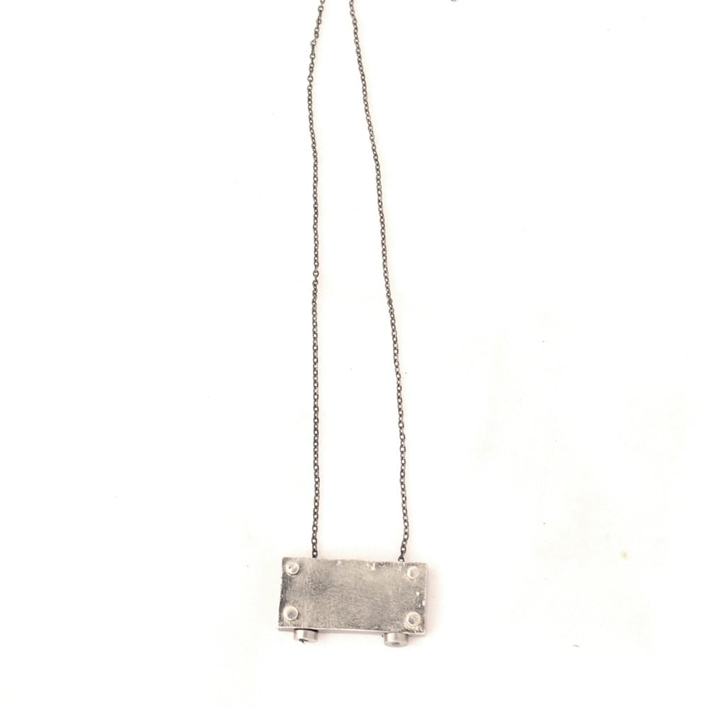 Image of small horizontal necklace