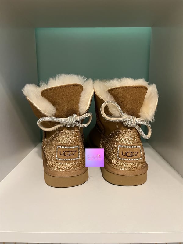 Image of knot tie uggs 💜. 