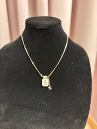 Image 2 of Chic Charm 5