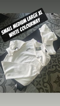 Essentials White Design 1