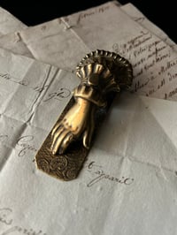 Image 12 of Magnifique petite pince à courrier en laiton ouvragée, époque victorienne, 1850-1890.