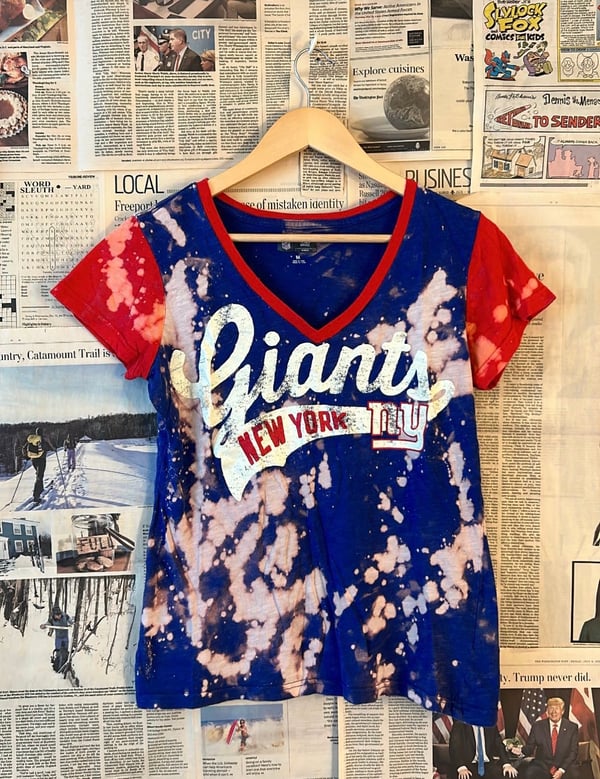 Image of Medium Giants V Neck