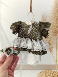 Image 5 of Photo prop newborn set - Livia - body-dress with headband (green-off white)