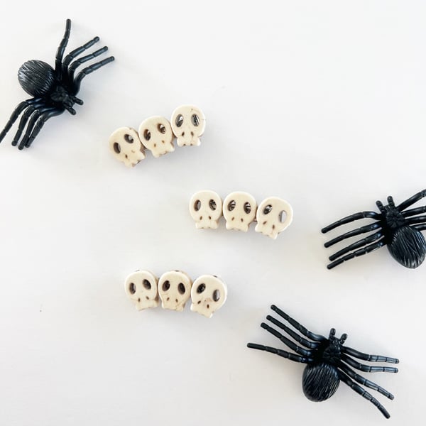 Image of Gothic Skull Hair Clips 