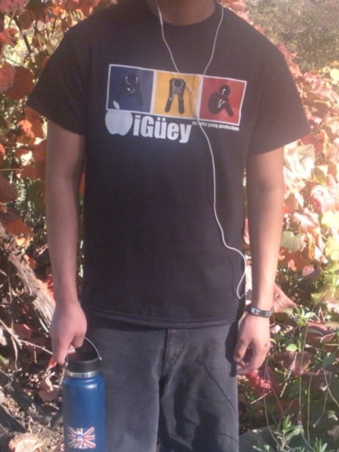 iGuey-Tee [Black Edition] Image 3