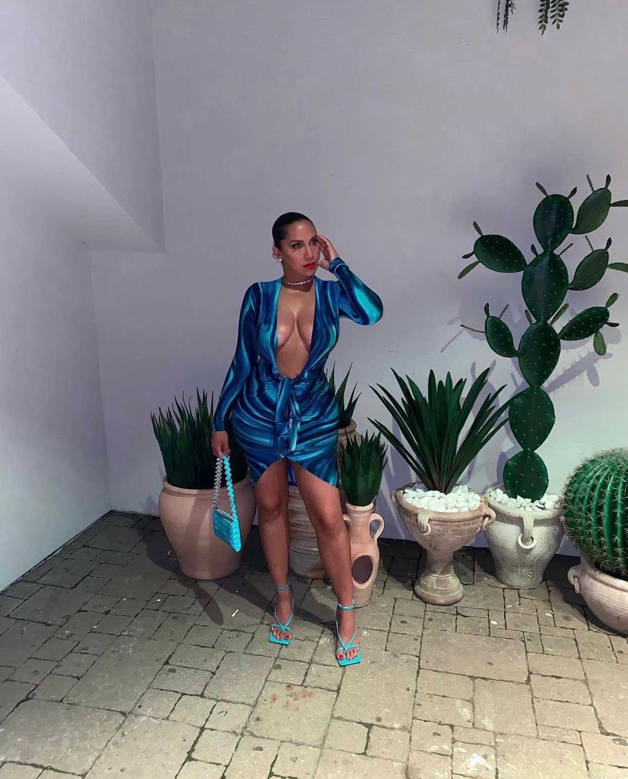 Image of COOL-TONED PLUNGE NECK MIDI DRESS (M)