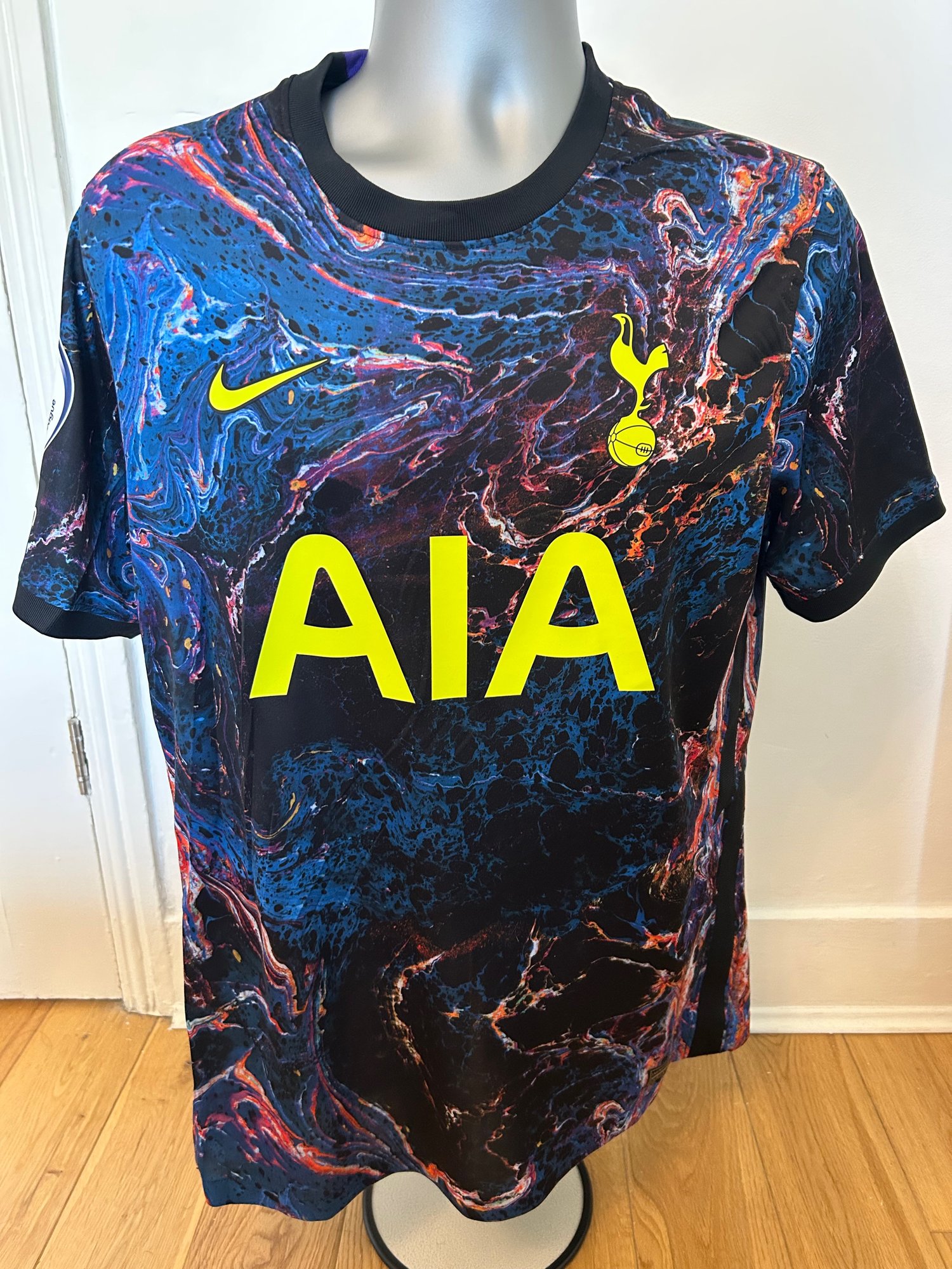 Image of Tottenham “DELE 20” 2021 Away, “LENNON 7” 2011 Away (L)