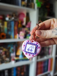 Image 2 of Tamagotchi clickers Corazones