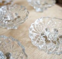 Image 5 of Bougeoir en verre ciselé