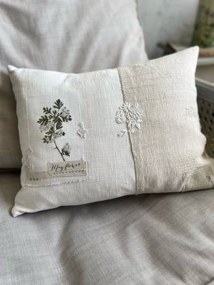 Image of Mayflower Lace Cushion 