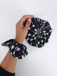 Image 3 of Keffiyeh Scrunchies Black Edition