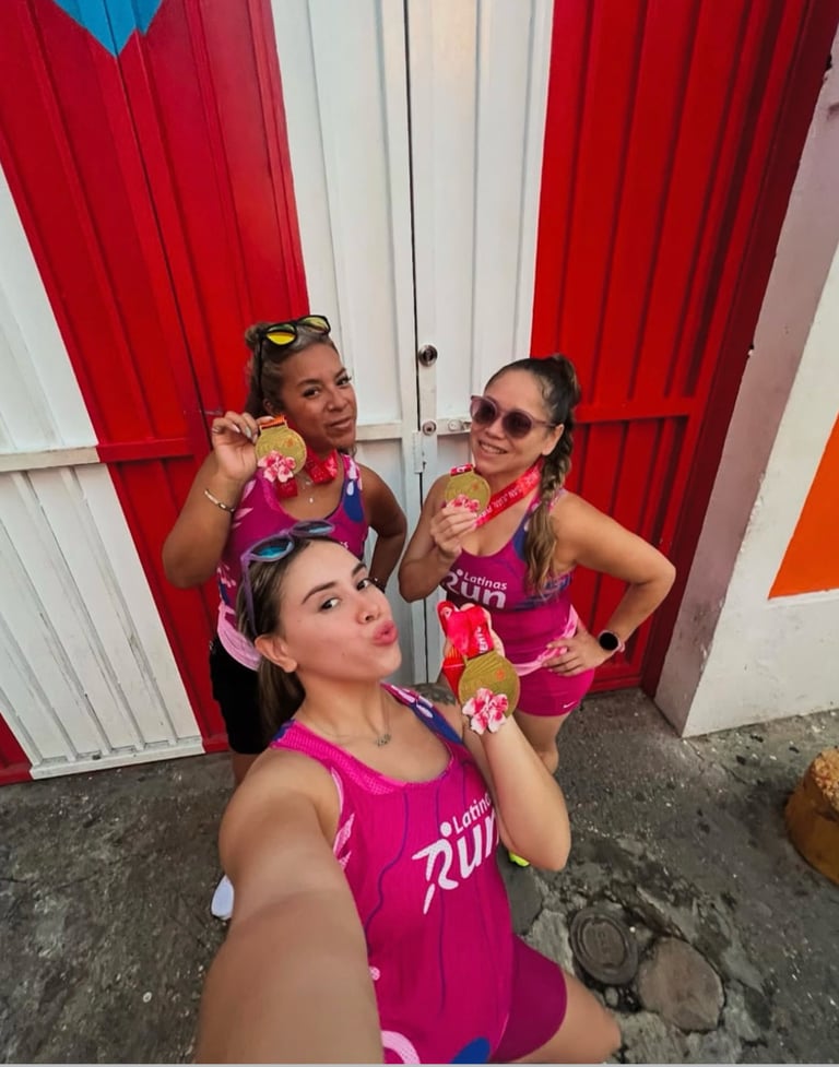 Latinas Run Pink & Blue Floral Printed Top Image 2