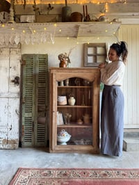 Image 16 of La vitrine en chêne 