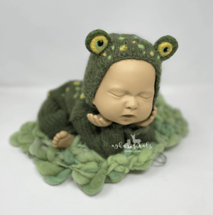 Image of Frog Sleeper newbornphotography
