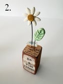 Thimbleville -’Single flower block' Wooden block with Daisy/flower