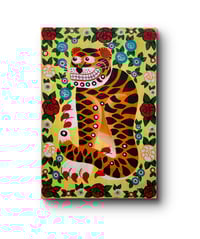 Una tigre in giardino
