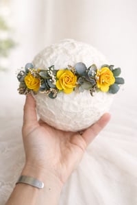 Image 1 of mini halo flowers jaune