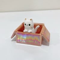 Image 3 of Picture holder white cat in the box ceramic keepsake (rainbow effect)