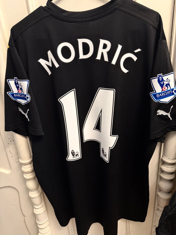 Image of Tottenham Hotspur “MODRIĆ 14” 2011/12 Third Shirt + PL patches (XL)