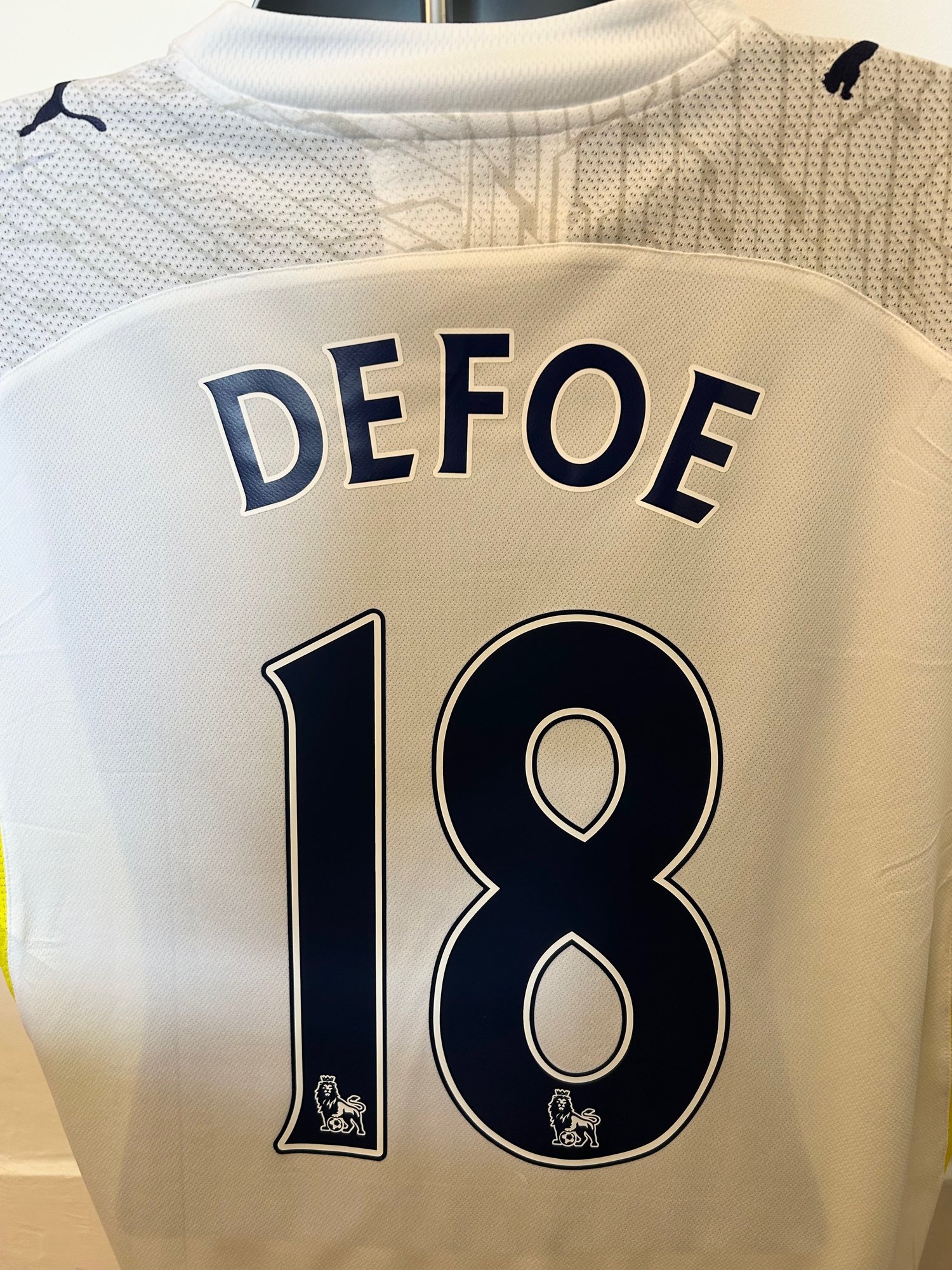Image of Tottenham Hotspur “DEFOE 18” 2009/10 Home Shirt + PL patches (L)