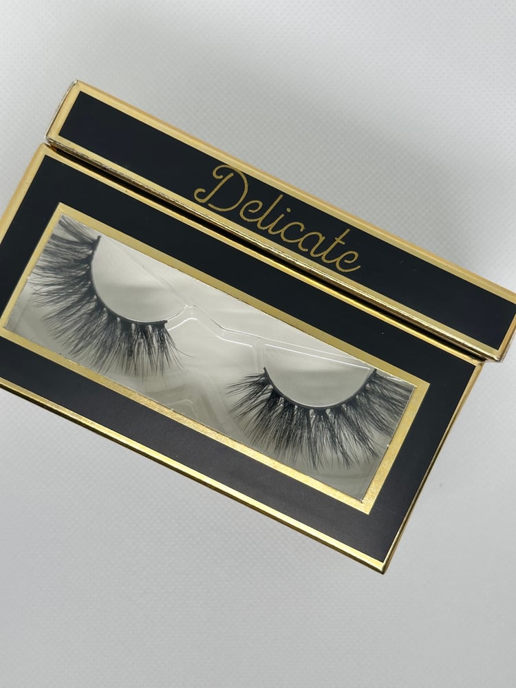 Image of Delicate Faux Mink Eyelashes 