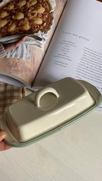 Image 3 of Beurrier en métal émaillé