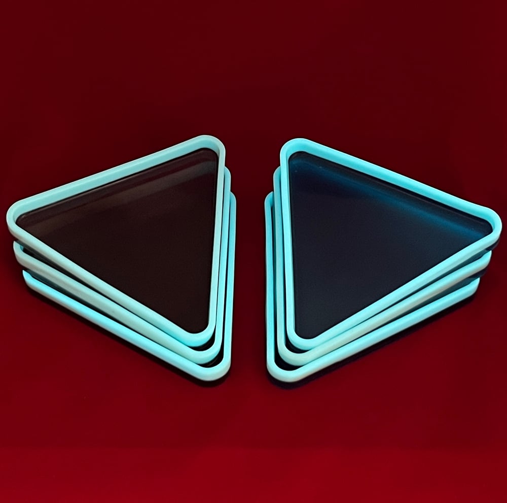 Luminous Triangular Coaster in Black or Blue