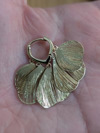 Image 2 of Boucles d'oreilles fleurs papillon 