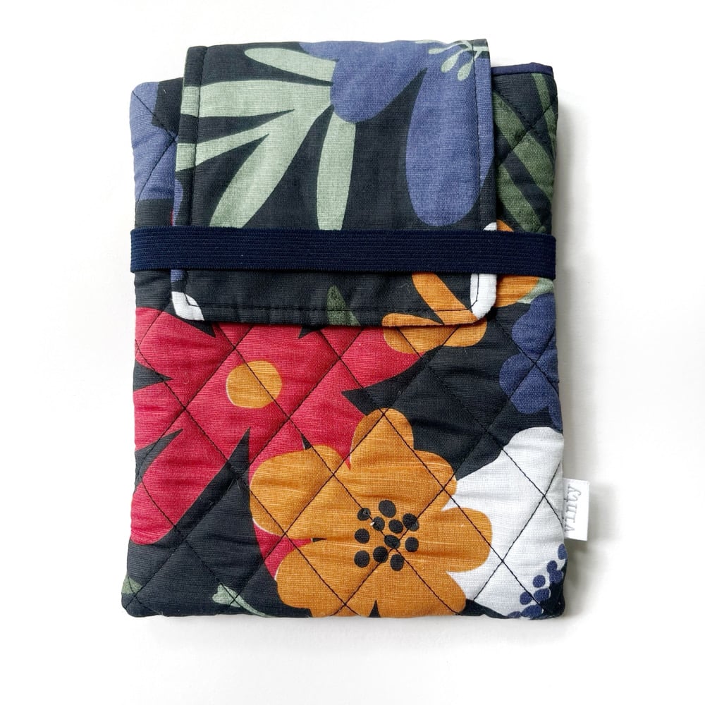 Image of Kindle Sleeve: Black Floral