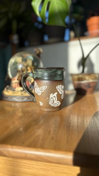 Image 1 of Butterfly mug 08