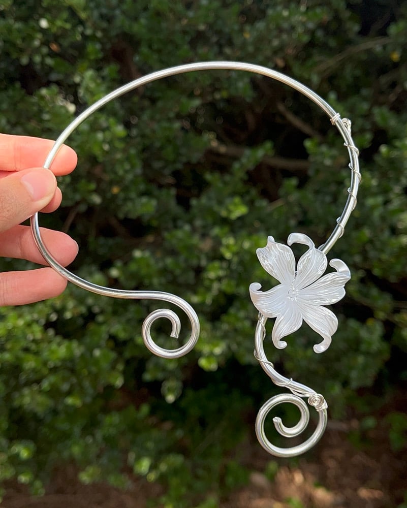 Image of White Flower Necklace 