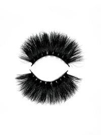 Image 2 of 𝑩𝑳𝑼𝑵𝑻 