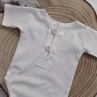 Image 2 of Newborn photography bodysuit Patrick - ecru| photo props