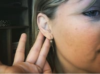 Image 3 of Snapdragon skull earrings - white bronze