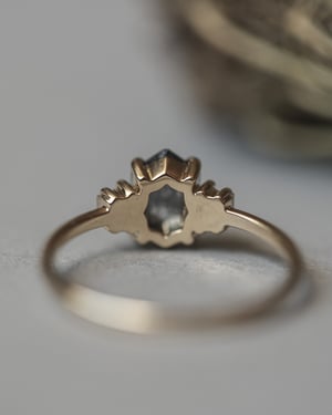 Image of 18ct gold, dark grey hexagonal rose-cut diamond ring (LON208)