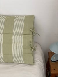 Image 4 of Housse de coussin à nouettes