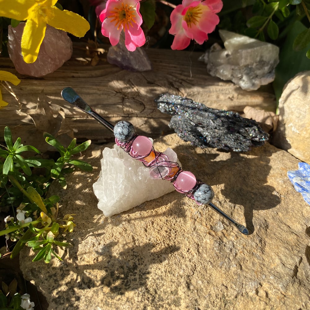 Image of rose stone dab tool 