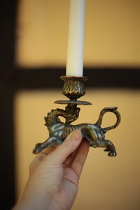 Image 2 of Total wilder Kerzenständer mit Bestienfuss, wie aus dem (Grusel-)Märchen