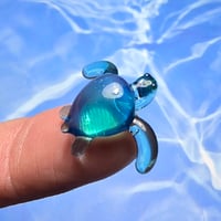Image 1 of MINIATURE SEA TURTLE PENDANT 1
