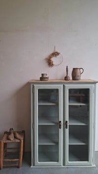 Image 1 of LA VITRINE ANCIENNE "VERT MOUSSON"