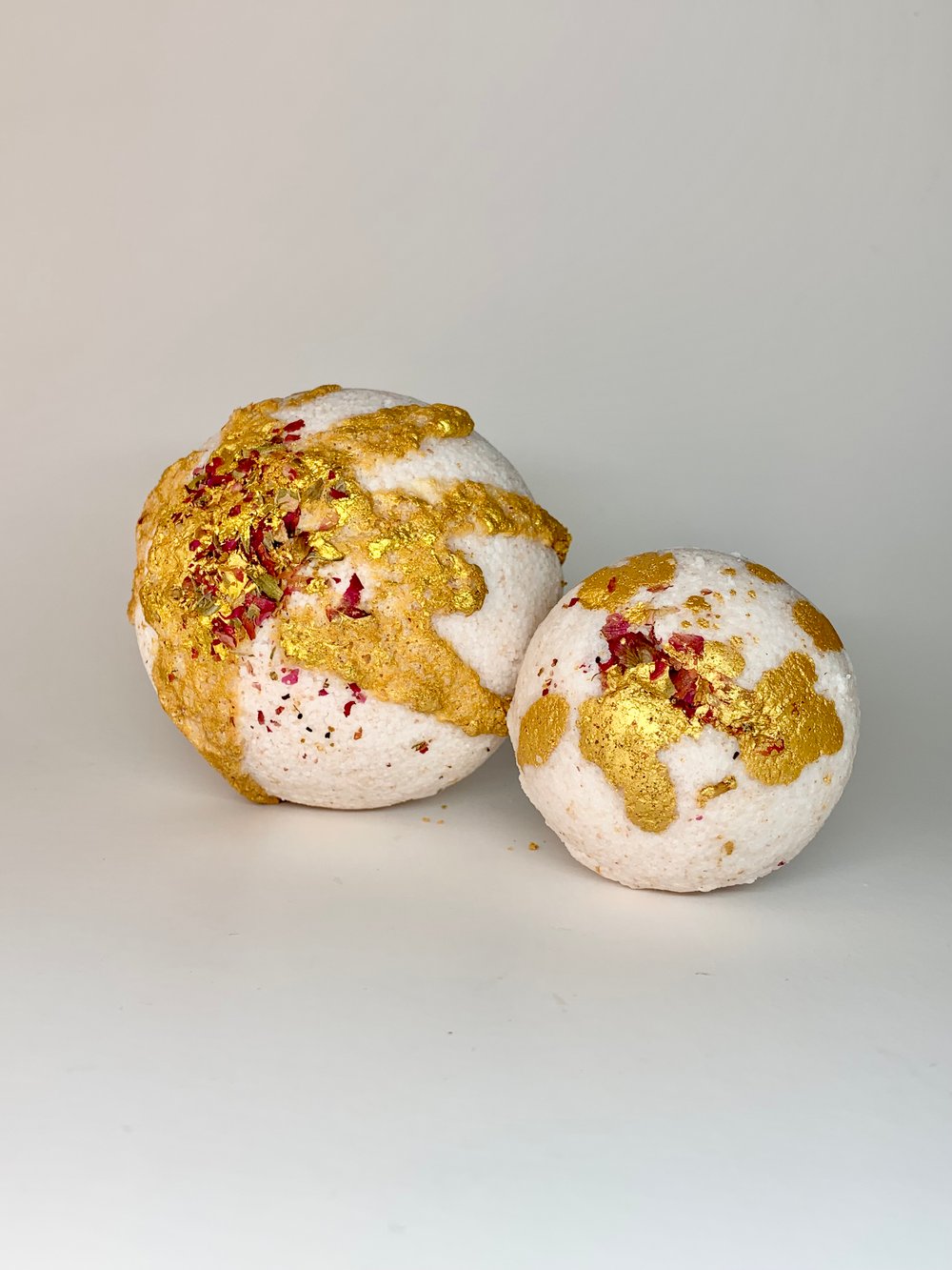 Image of Pink Himalayan Salt Bath Bomb with Rose Buds 