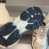 Image 3 of UNISEX GOLDEN NUGGET RUNNERS