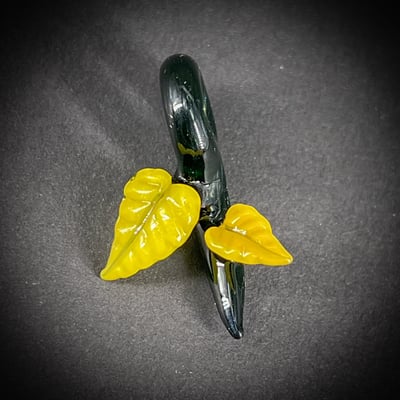 Image of Mini Yellow 2 Leaf Pendant