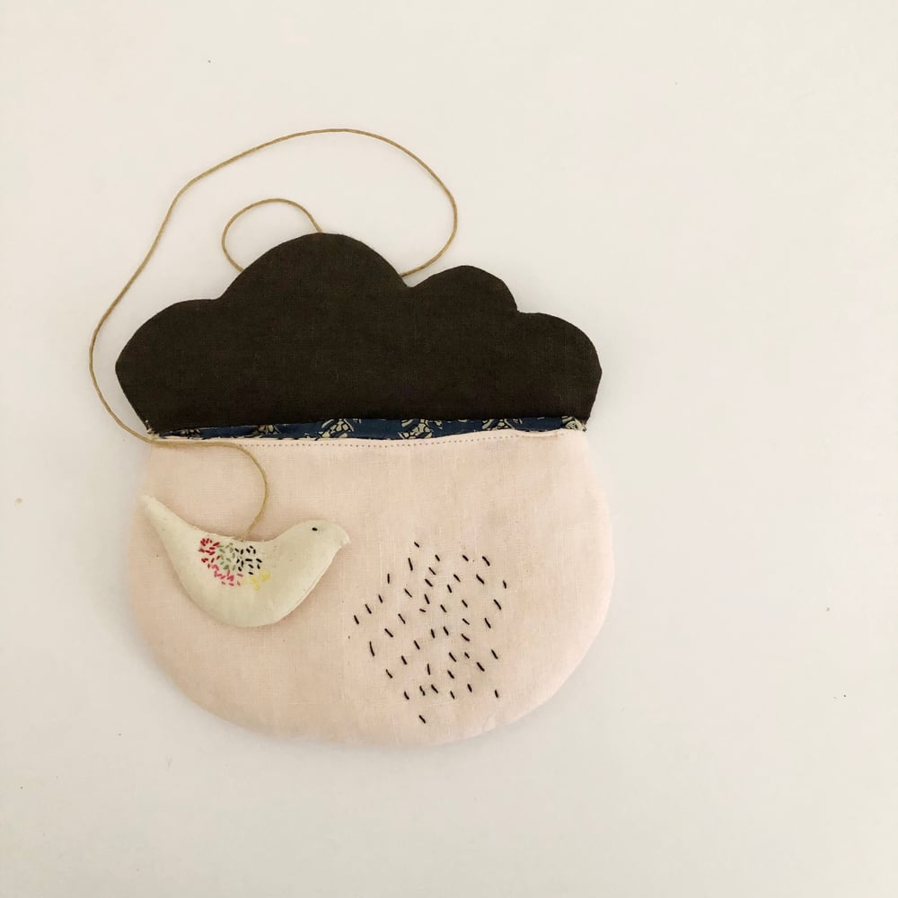 Image of « Nuageux, parfois la pluie » cloud pouch 