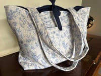 Image 5 of navy & white botanical garden quilted & lined summer tote