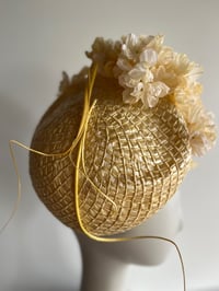 Image 2 of Pale yellow beret 