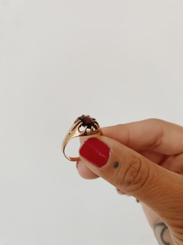 Image of Vintage garnet 9ct gold ring  